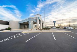 Clarion Inn & Suites and Convention Center - Kearney - 8