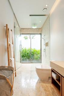 Stylish Mansion for Leisure with Garden & Pool - - 3