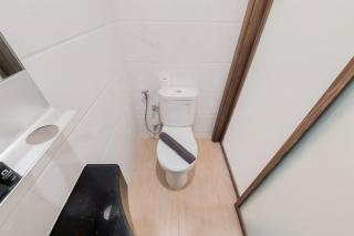 Good Deal and Comfortable Studio at Sky House BSD Apartment By Travelio - 4