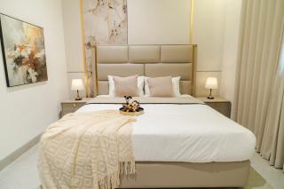 Georgetown Elegant Golden Jacuzzi 5BR 16pax Home - George Town - 8