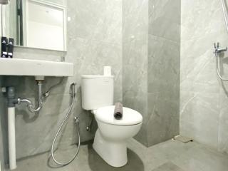 Restful and Tidy Studio Sayana Bekasi Apartment By Travelio - 6