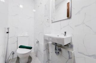 Minimalist Studio Room near Campus at Pacific Garden Alam Sutera Apartment By Travelio - 2