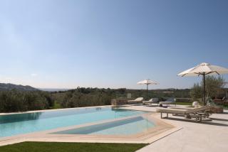 Idunu Villa, with Heated Pool & Serene Seclusion, By ThinkVilla - Roumelí - 3