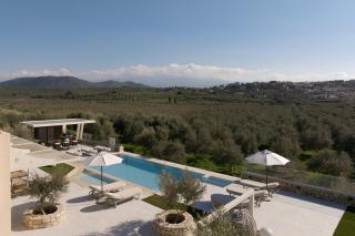 Idunu Villa, with Heated Pool & Serene Seclusion, By ThinkVilla - Roumelí - 4
