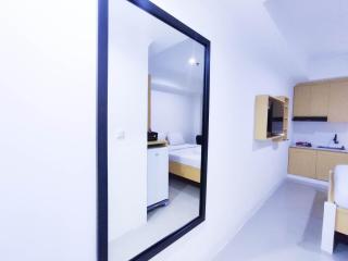 Cozy Studio at 9th Floor Paltrow City Apartment By Travelio - 5