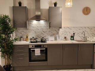 SuperValue Suite 1 - Fast WiFi, Hotel Linen, Keyless Entry, City only 10 Mins - BY PROPERTY PROMISE - Cardiff - 7