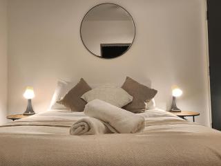SuperValue Suite 1 - Fast WiFi, Hotel Linen, Keyless Entry, City only 10 Mins - BY PROPERTY PROMISE - Cardiff - 4
