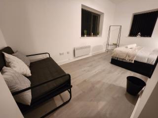 SuperValue Suite 1 - Fast WiFi, Hotel Linen, Keyless Entry, City only 10 Mins - BY PROPERTY PROMISE - Cardiff - 3