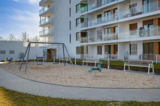 Jasny Apartament w Kołobrzegu z Parkingiem, Balkonem i Tarasem Widokowym by Noclegi Renters - Colberga - 6