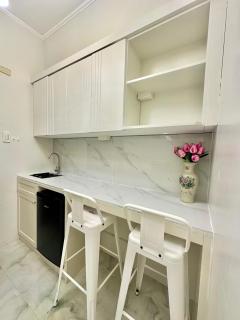 Studio Two Condominium, Alabang Northgate Cyberzone, GRAY-Fiber Wi-Fi Netflix ready - Manila - 0