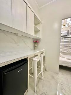 Studio Two Condominium, Alabang Northgate Cyberzone, GRAY-Fiber Wi-Fi Netflix ready - Manila - 4