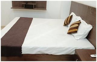 HOTEL APARNA GRAND Near Ram Janam Bhoomi and Temple - Fully Air Conditioned - Free Wifi Available - Best Budget Hotel In Ayodhya - Ayodhya - 7