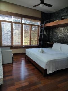 Anthill Tagaytay, with view of Taal, pool & elevator - Iruhin - 7