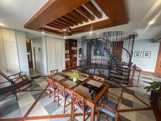 Anthill Tagaytay, with view of Taal, pool & elevator - Iruhin - 1