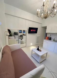 Stylish Small Apartment in Pagkrati Close to Metro - Atene - 1