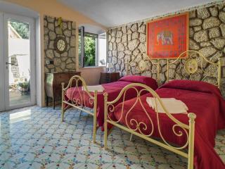 Casa Silvana 2 Casa con giardino by ItaliaHost - Capri - 1