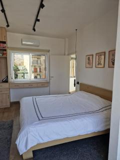 Stylish 2 Bedroom Apartment - Beirut - 9