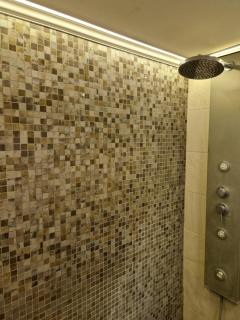 Stylish 2 Bedroom Apartment - Beirut - 8