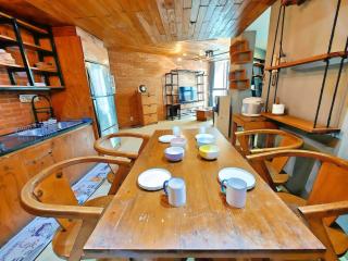 Stylish 3BR Rasuna Apt with Pool, Gym,Wi-Fi, Netflix by 2ndHome - 9
