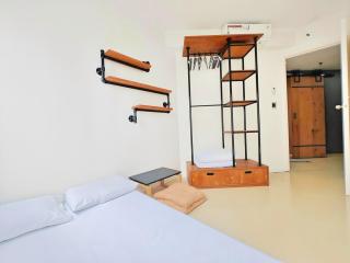 Stylish 3BR Rasuna Apt with Pool, Gym,Wi-Fi, Netflix by 2ndHome - 5