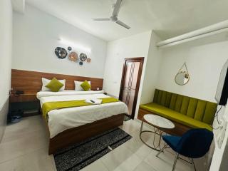 The Swarnim Hotel And Banquet - Noida - 7
