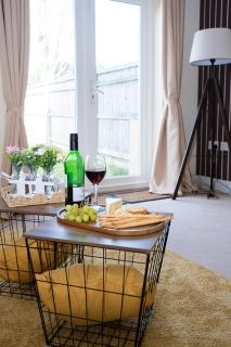 Yellow Haven spacious quiet free parking sleeps 7 - 3