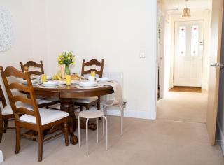 Yellow Haven spacious quiet free parking sleeps 7 - 2