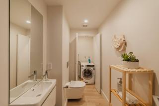 CBD Edge - 2BR Home with Balcony Sleeps 4 - 3