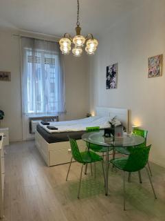 Deri Corner by Downtown - 2