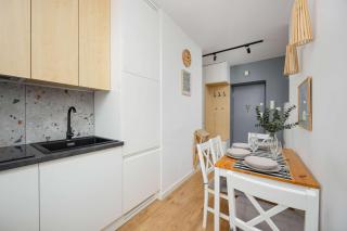 Ogrodowa Cozy Apartment Near Mirowska Hall Warsaw's Wola by Noclegi Renters - Varsavia - 5
