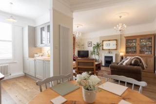12a Fieldstile Road - 3
