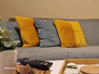Feels Like Home 1 - Atene - 9