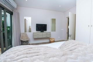 NEW! Bantry Bay Luxurious Villa 50m from the sea - 3