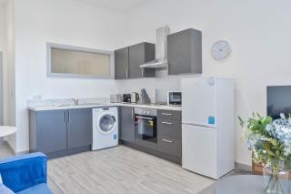 Compact 1 Bedroom Budget Apartment in Dudley - Brierley Hill - 3
