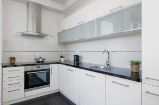 Przestronny i Przytulny Apartament w Krakowie z Parkingiem i Balkonem by Noclegi Renters - Cracovia - 8