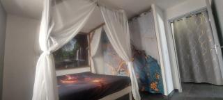 Single-story villa with pool and outdoor playground - 3