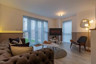 Sherlock Urban Escape Stylish 4BR Townhouse with Garden and Parking - Birmingham - 0