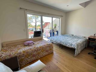 a bed in a shared room - Melbourne - 3
