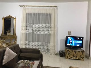 شقه مفروش للايجار لك بالكامل حدائق الاهرام 3غرفه - ‘Ezbet `Abd el-Ḥamîd - 4