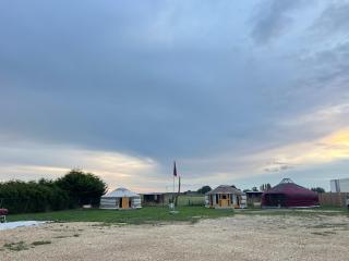 Russell's Ranch - Glamping and camping - - 4