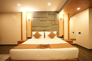 Pristine Pavilion Hotel - 1