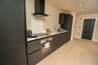 Bright & Contemporary 2 Bed Flat in Birmingham - 9