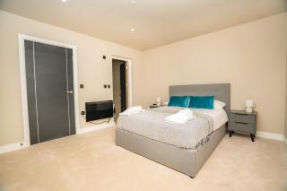 Bright & Contemporary 2 Bed Flat in Birmingham - 8