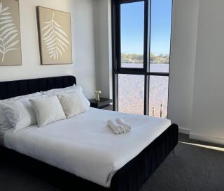 Riverfront Luxe 2Bed Pool Parking - Brisbane - 8