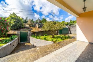 Angela Holiday House - Santo da Serra - 8