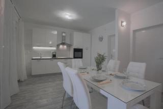 Apartment Sweet with Jaccuzi&Sea View - Seget Vranjica - 2