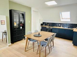Rare Pépite - Duplex confortable au cœur des Places - 7