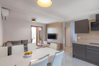 Villa Rita, a luxurious private villa with a pool near the sea - 5