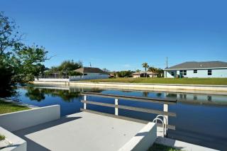 Charming Sunshine Home With Heated Pool on Canal Cape Coral - Cape Coral - 7