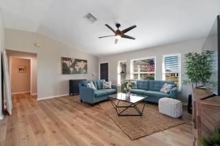 Charming Sunshine Home With Heated Pool on Canal Cape Coral - Cape Coral - 6